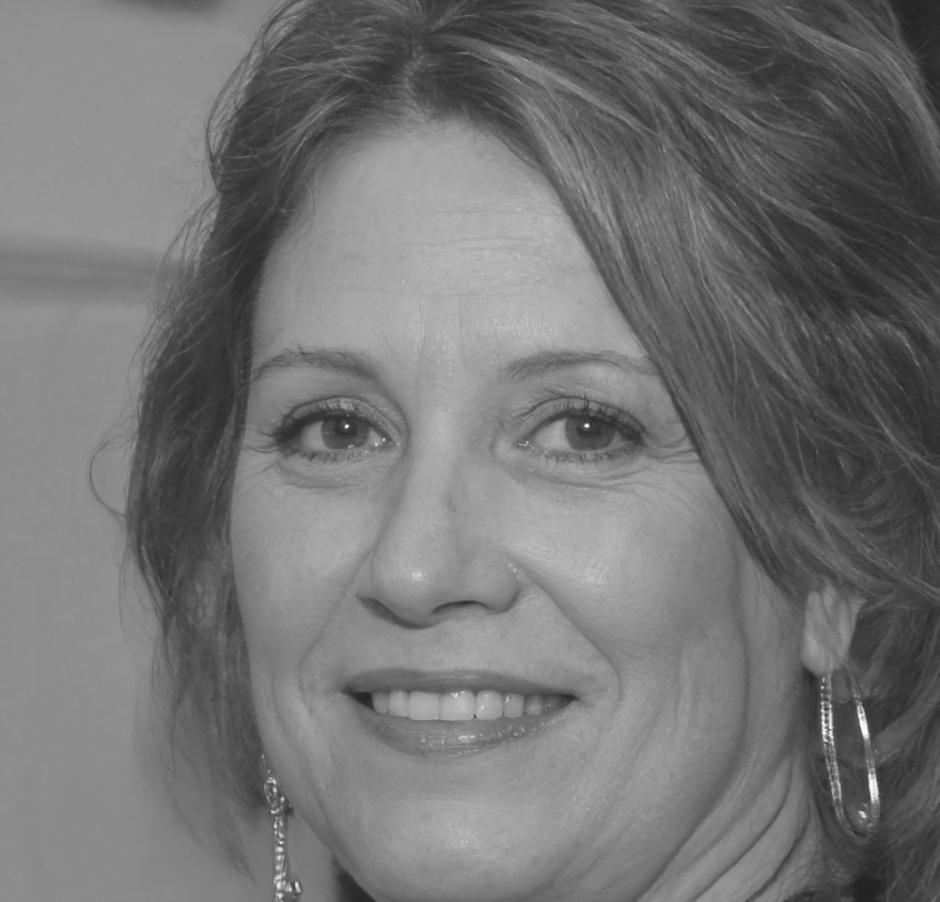 Retrato profesional de Elena Ruiz